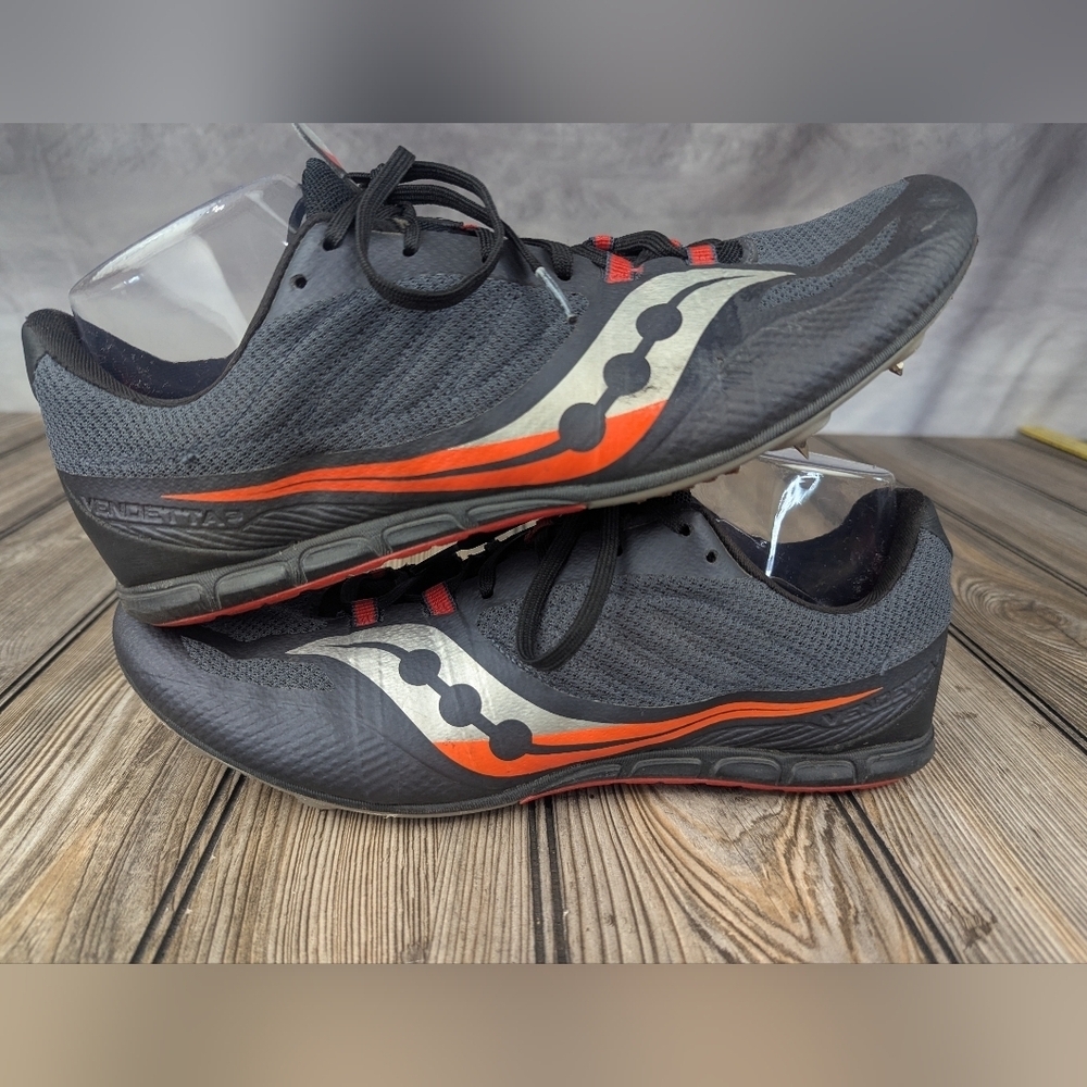 Saucony Men's Size 11 Spikes Red/Black